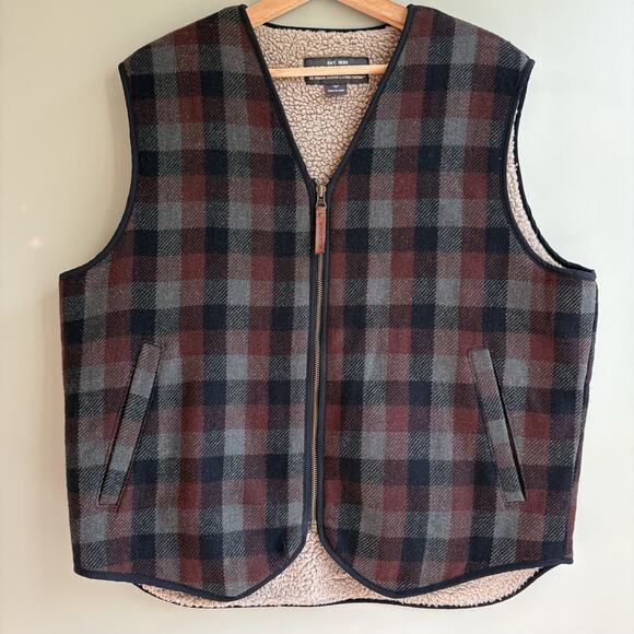 WOOLRICH Buffalo Plaid Sherpa Lined Zip Wool Vest Sz Medium Rugged Outdoor Layer - Picture 1 of 11
